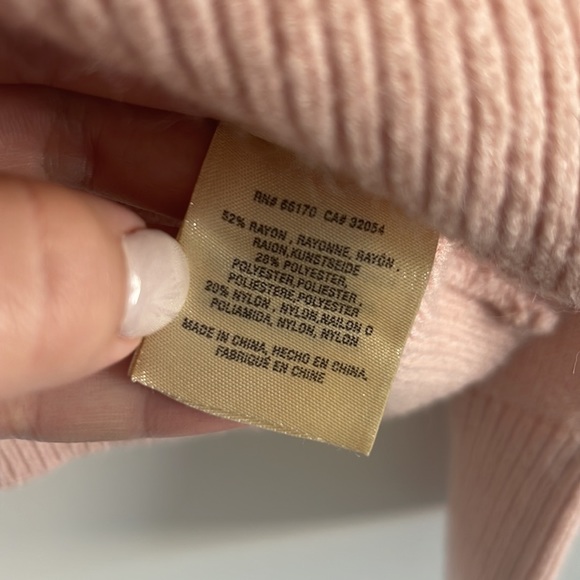 ATHROPOLOGIE | Pink Sweater - Picture 3 of 3